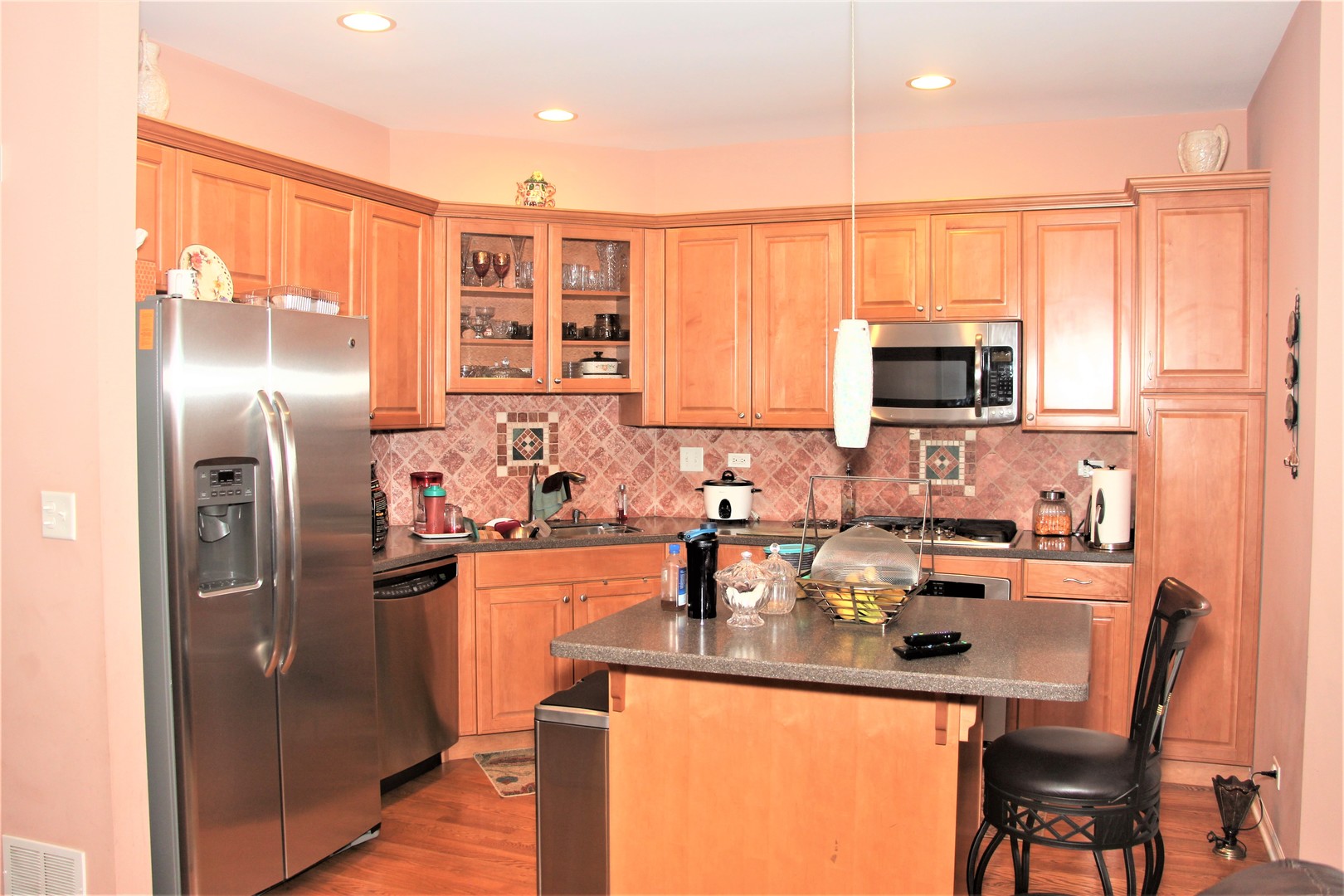 2492 Waterbury Lane, Buffalo Grove, IL 60089