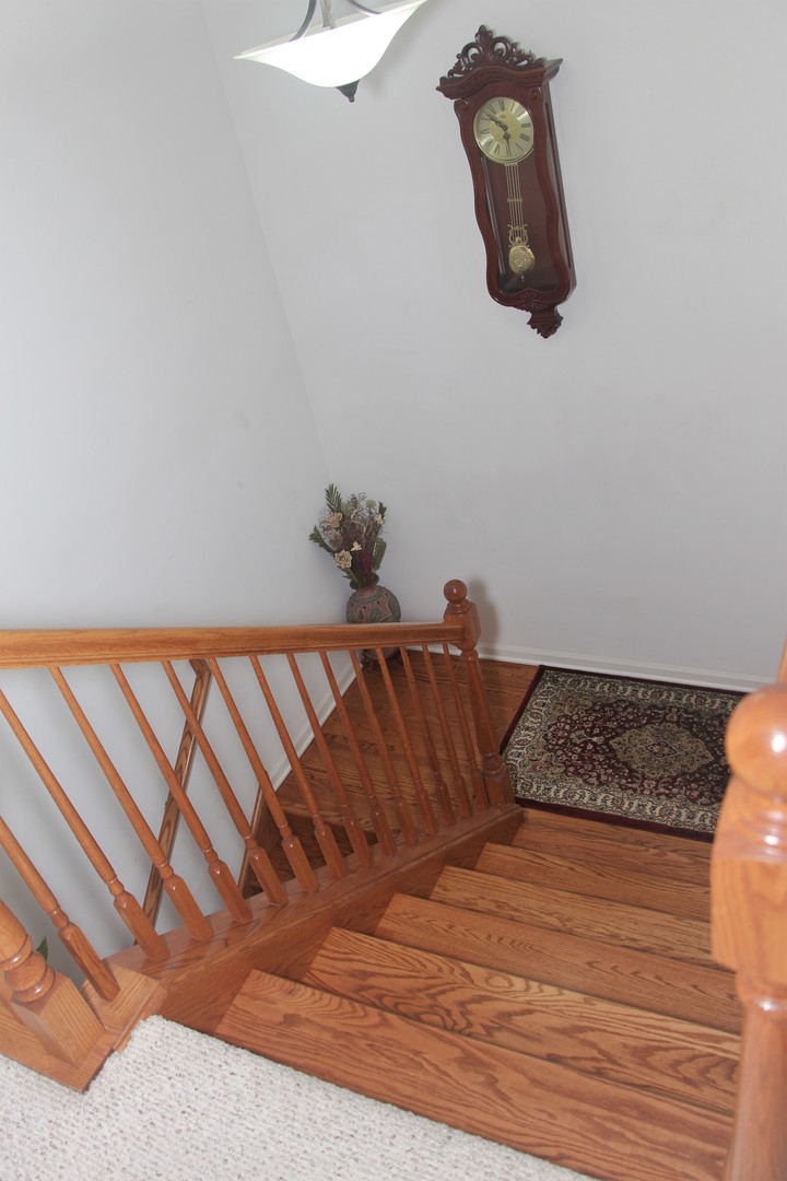 2492 Waterbury Lane, Buffalo Grove, IL 60089