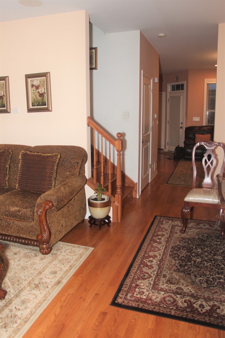 2492 Waterbury Lane, Buffalo Grove, IL 60089