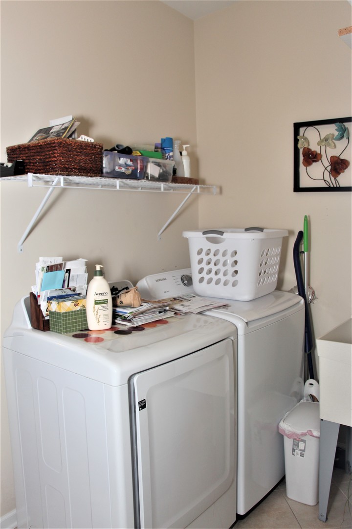 2492 Waterbury Lane, Buffalo Grove, IL 60089