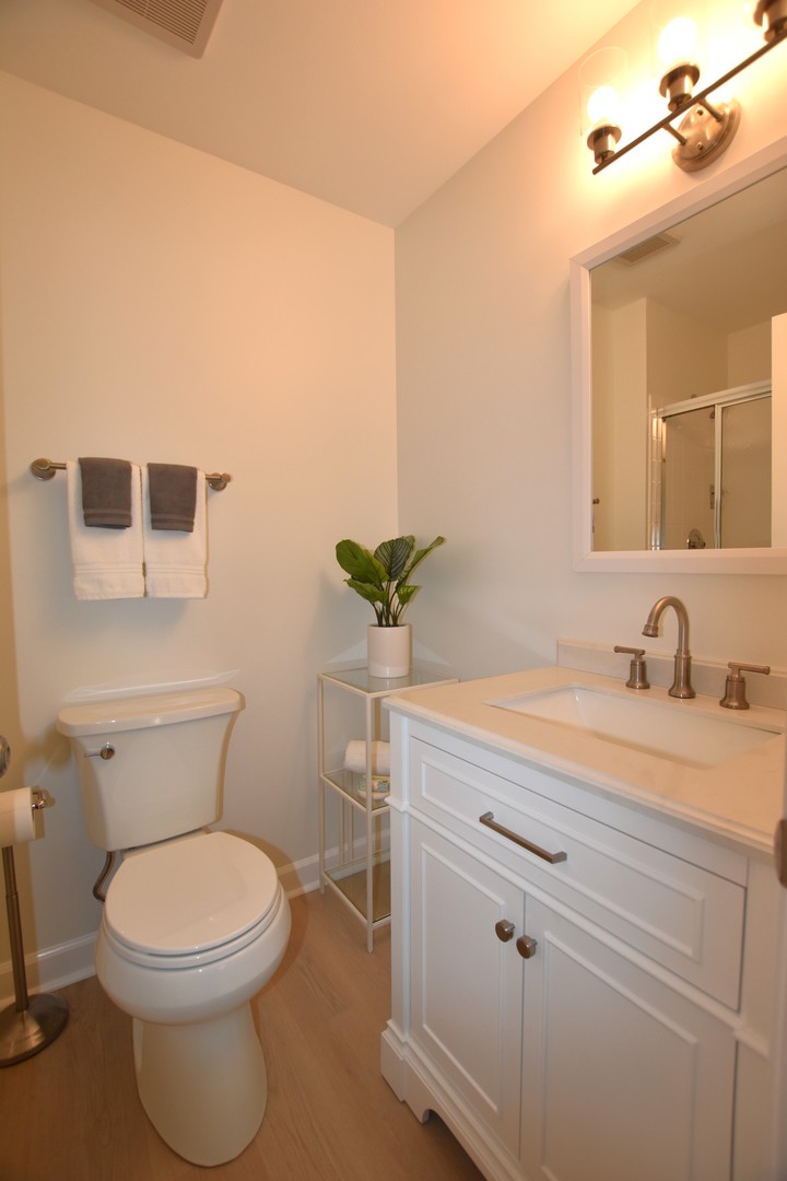 43 Glencoe Court #202B, Naperville, IL 60565