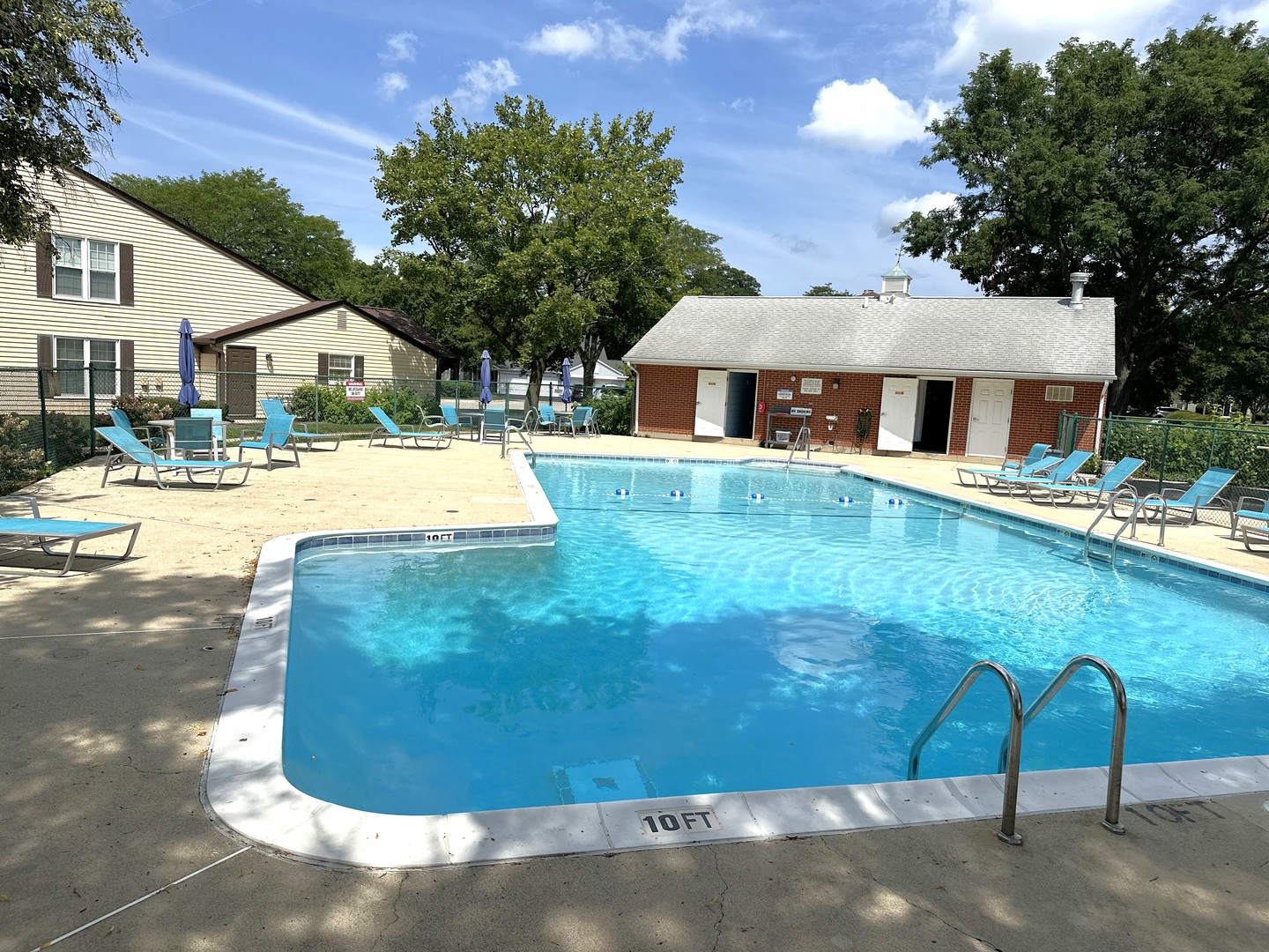 43 Glencoe Court #202B, Naperville, IL 60565