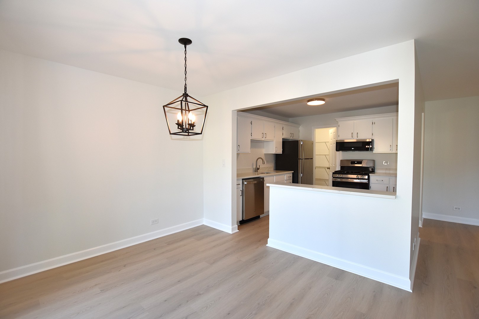 43 Glencoe Court #202B, Naperville, IL 60565