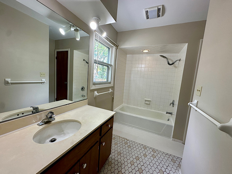 0N042 Nepil Avenue, Wheaton, IL 60187