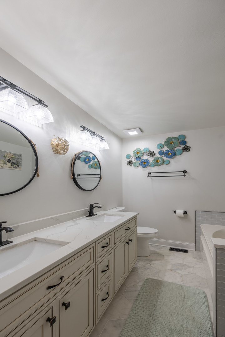 1102 Coldspring Road, Elgin, IL 60120