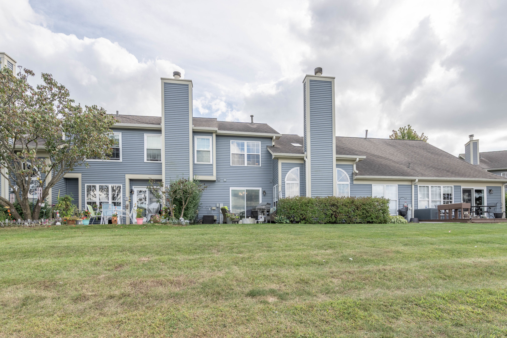 1102 Coldspring Road, Elgin, IL 60120