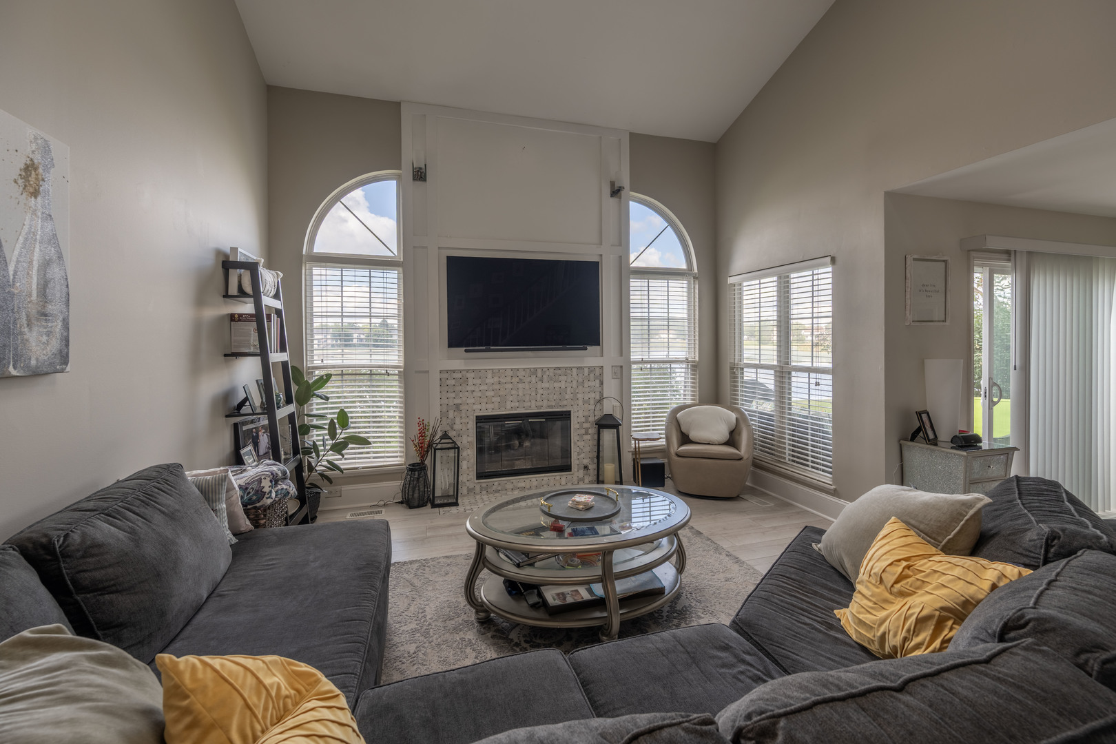 1102 Coldspring Road, Elgin, IL 60120