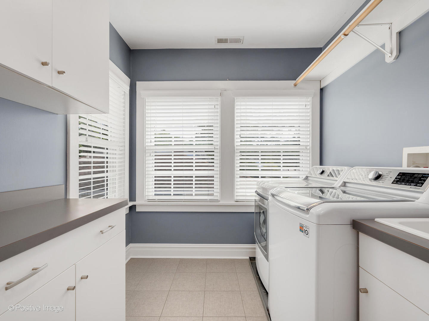 213 Walker Avenue, Clarendon Hills, IL 60514