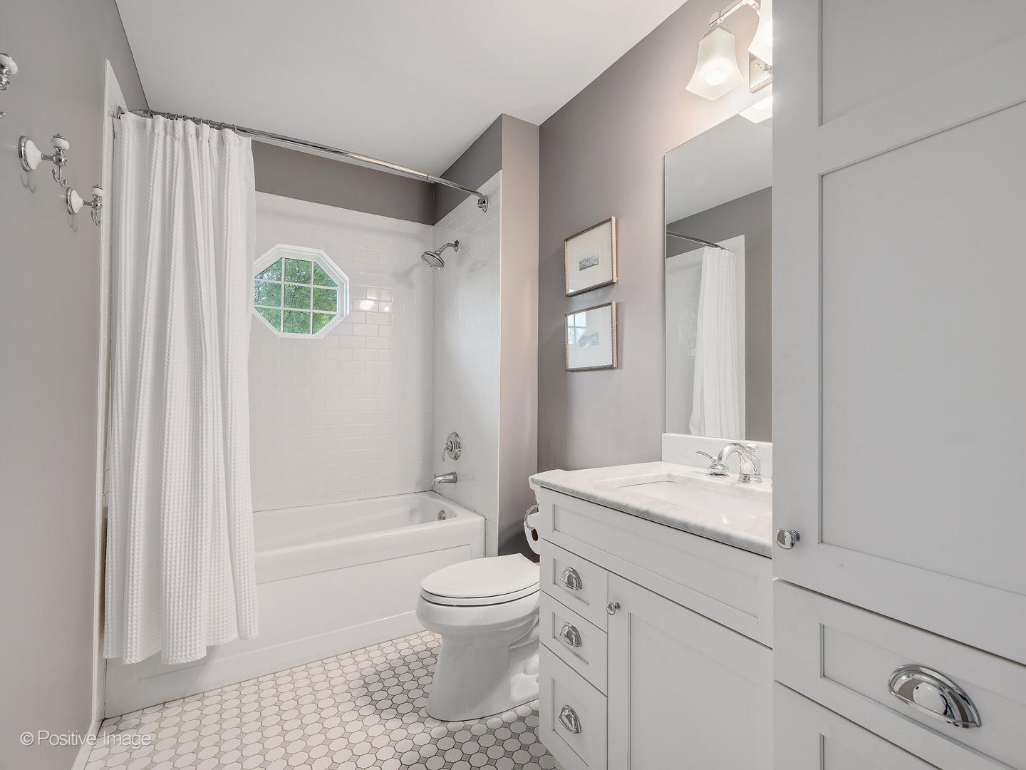 213 Walker Avenue, Clarendon Hills, IL 60514