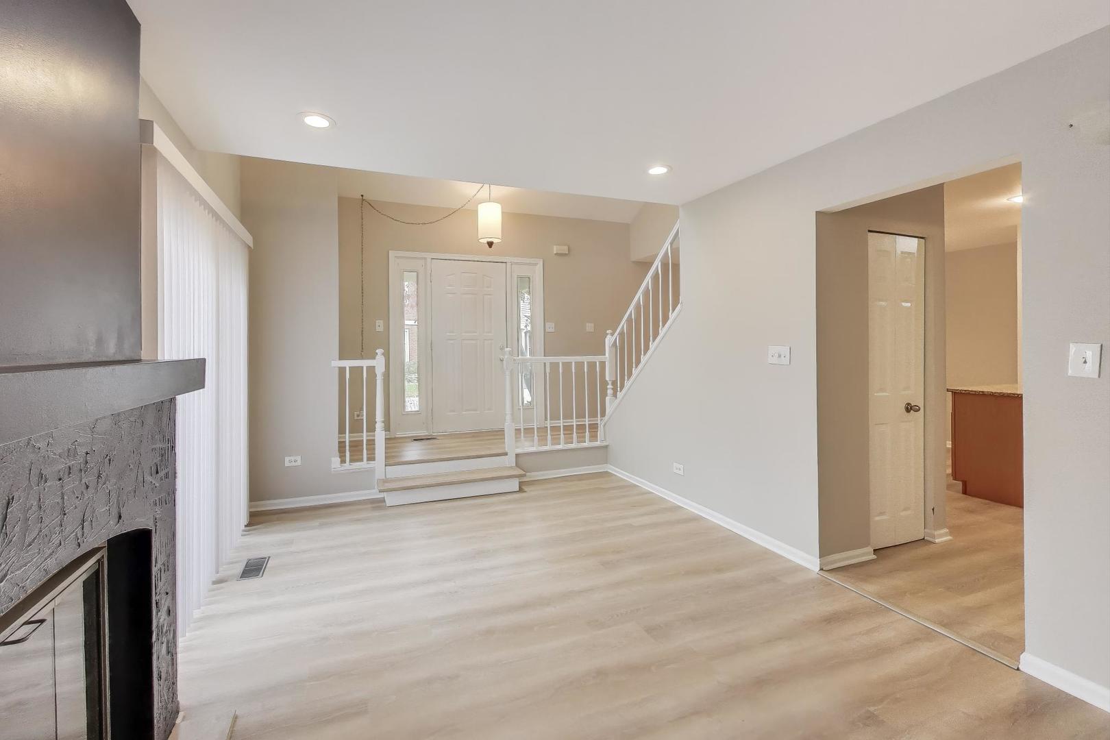 22 S Stonington Drive, Palatine, IL 60074