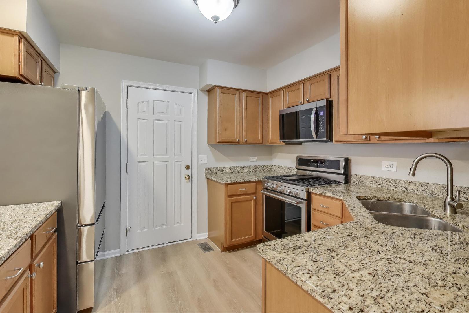 22 S Stonington Drive, Palatine, IL 60074