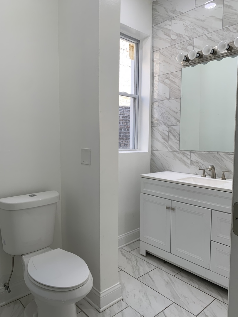 4421 W Jackson Boulevard #2, Chicago, IL 60624
