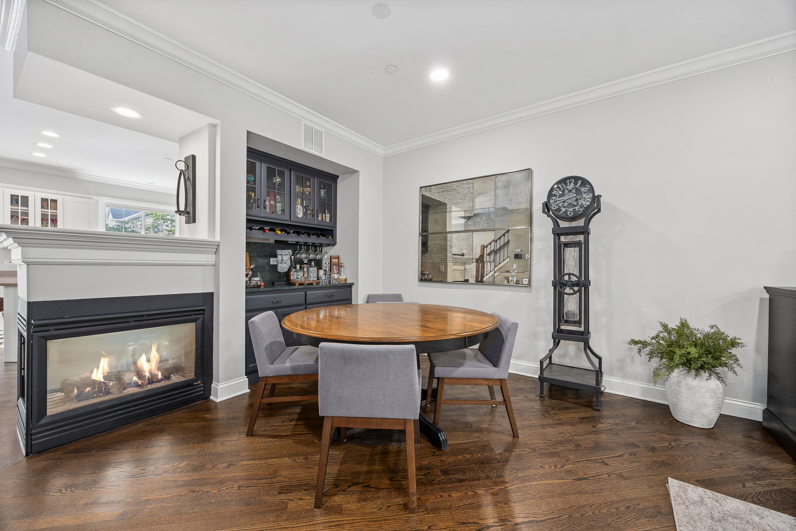 822 Shandrew Drive, Naperville, IL 60540