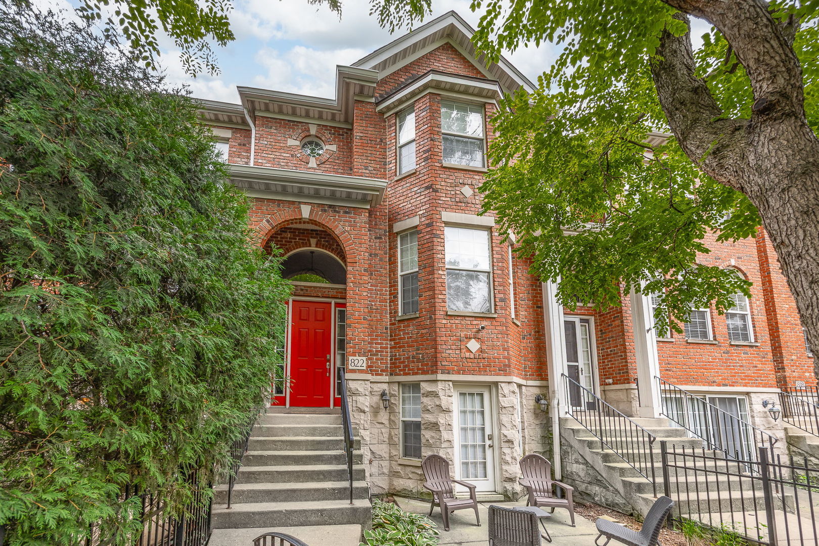 822 Shandrew Drive, Naperville, IL 60540