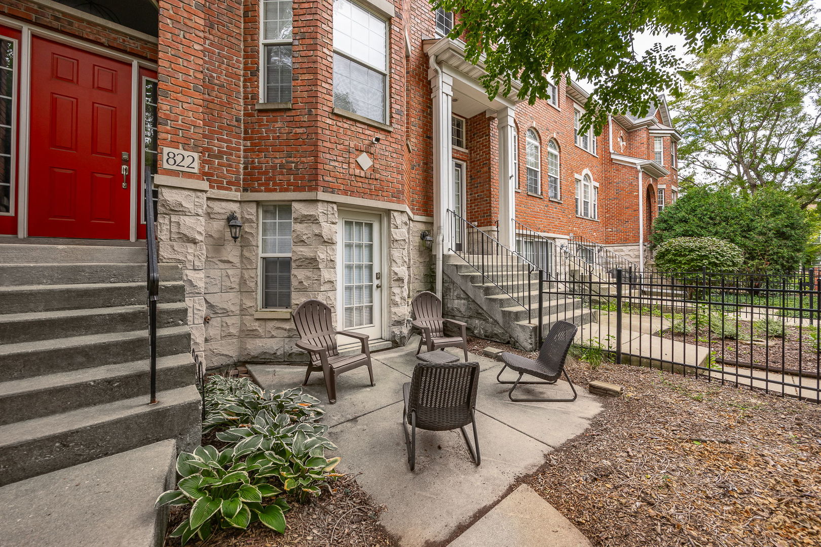 822 Shandrew Drive, Naperville, IL 60540