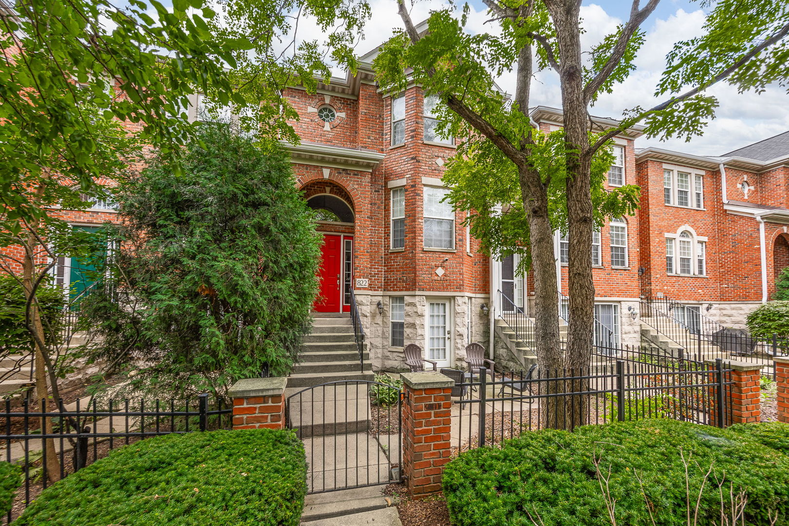 822 Shandrew Drive, Naperville, IL 60540