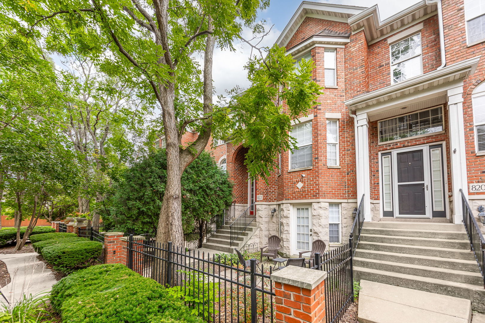 822 Shandrew Drive, Naperville, IL 60540