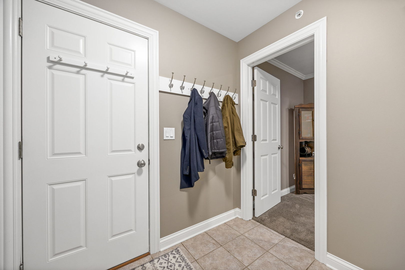 822 Shandrew Drive, Naperville, IL 60540