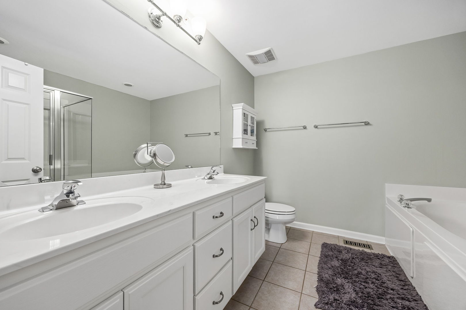 822 Shandrew Drive, Naperville, IL 60540