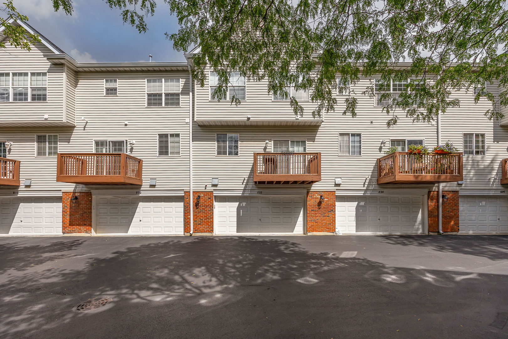 822 Shandrew Drive, Naperville, IL 60540