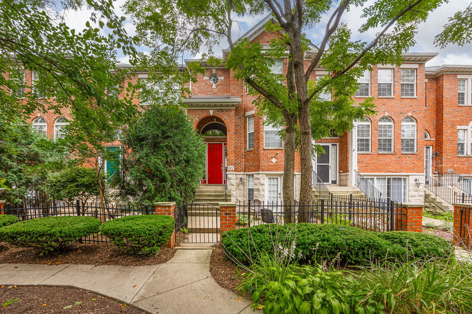 822 Shandrew Drive, Naperville, IL 60540