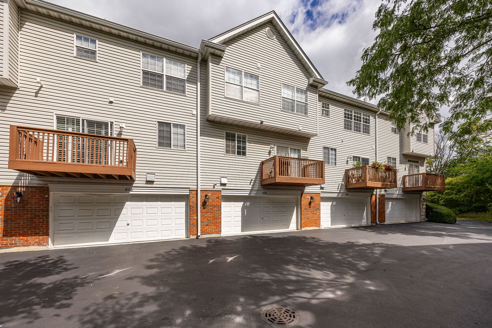 822 Shandrew Drive, Naperville, IL 60540