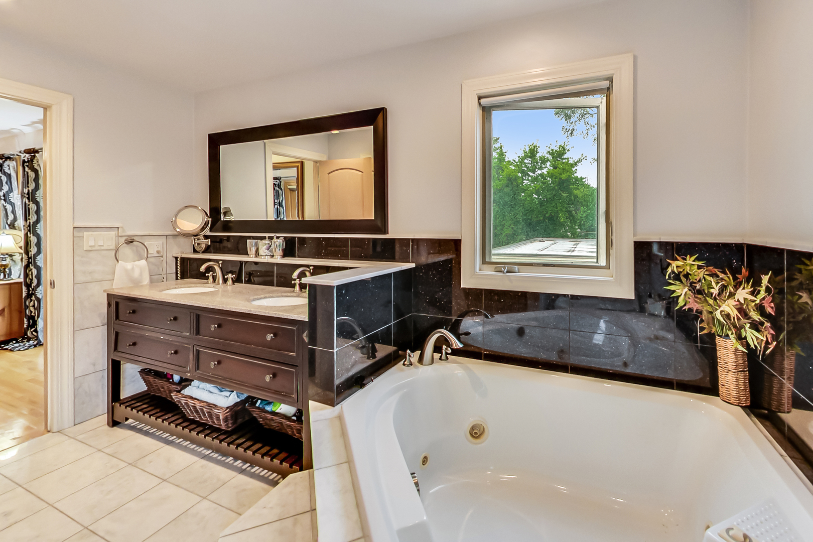 2609 Eisenhower Drive, Des Plaines, IL 60018