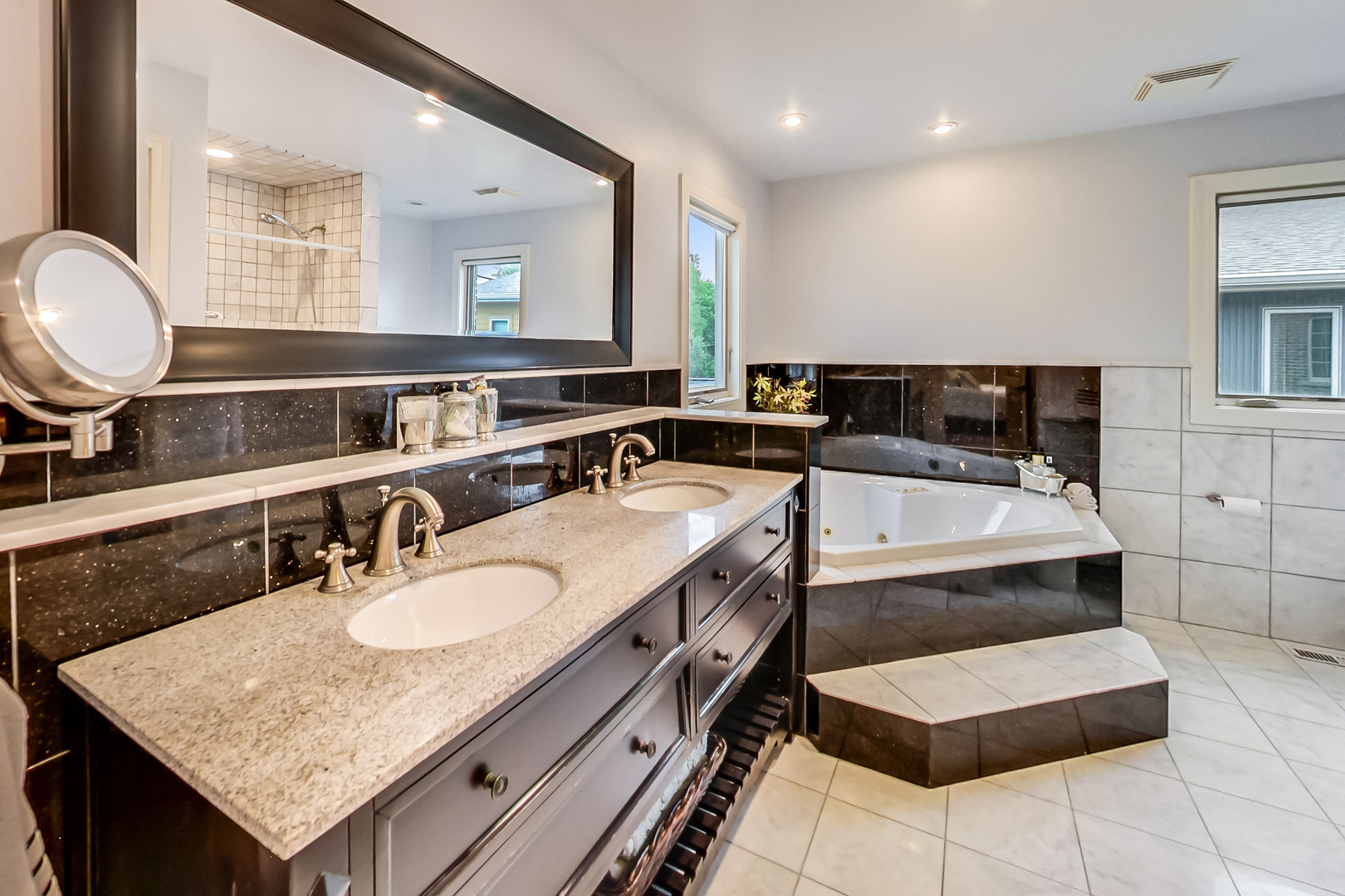 2609 Eisenhower Drive, Des Plaines, IL 60018