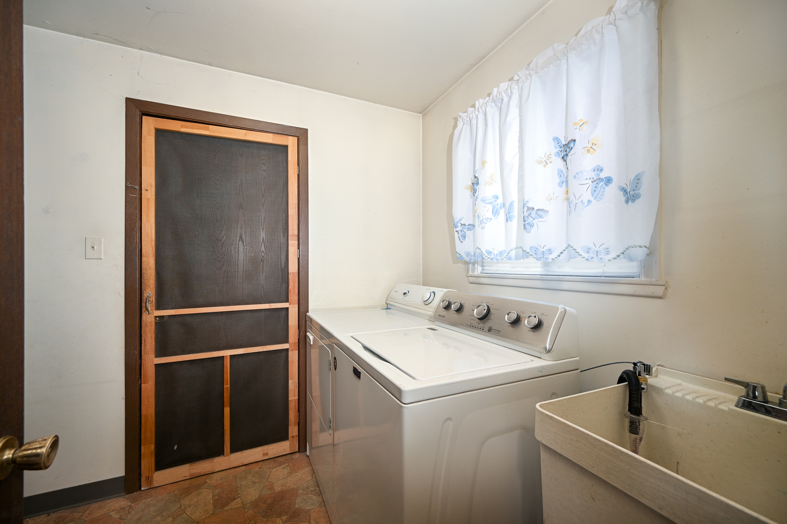 951 Chelsea Lane, Schaumburg, IL 60193