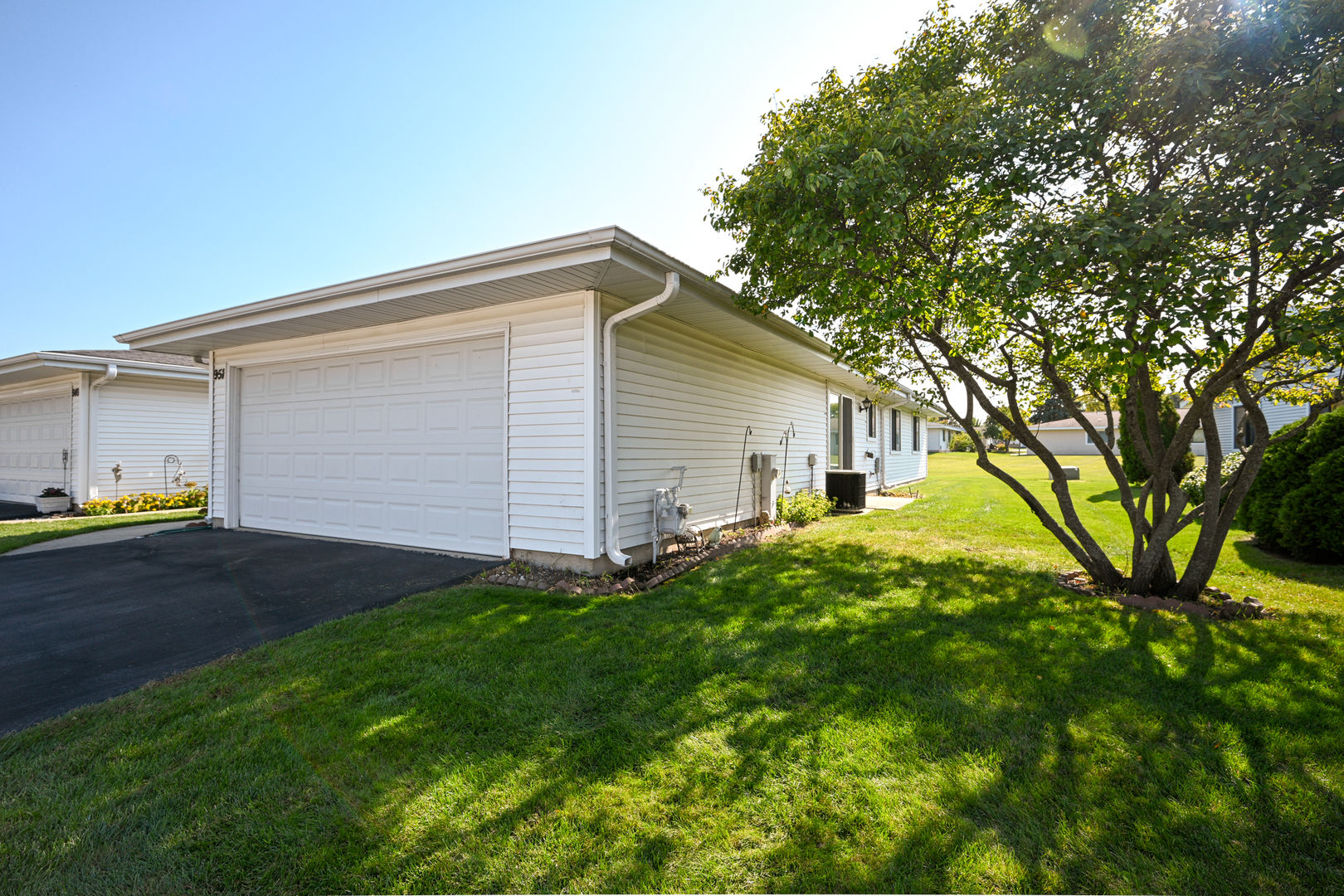 951 Chelsea Lane, Schaumburg, IL 60193