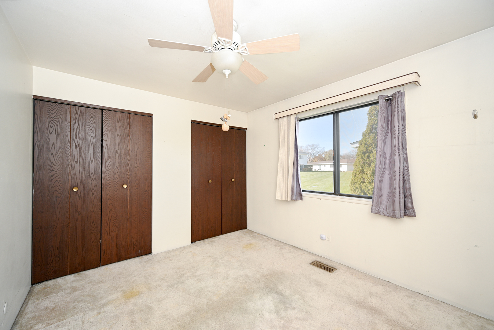 951 Chelsea Lane, Schaumburg, IL 60193