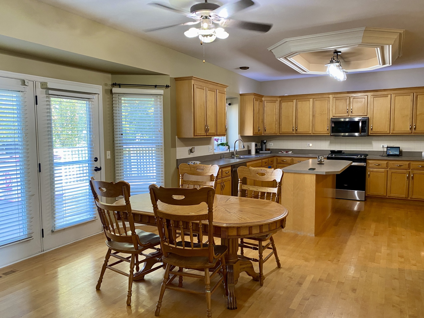 2412 Avalon Court, Aurora, IL 60503