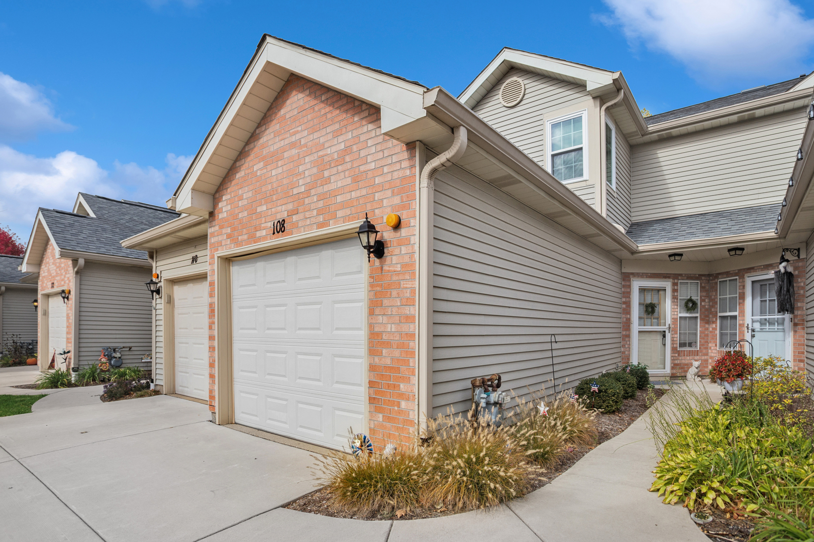 108 Golfview Drive, Glendale Heights, IL 60139