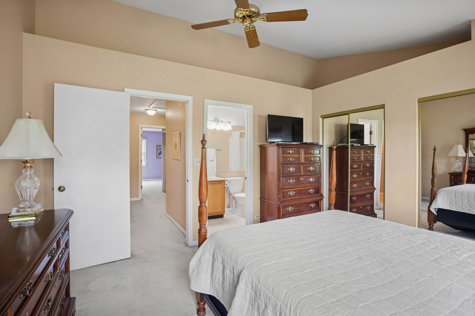 108 Golfview Drive, Glendale Heights, IL 60139