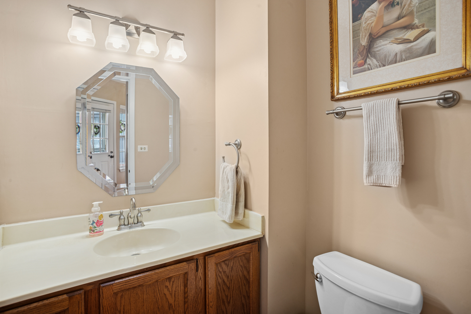 108 Golfview Drive, Glendale Heights, IL 60139