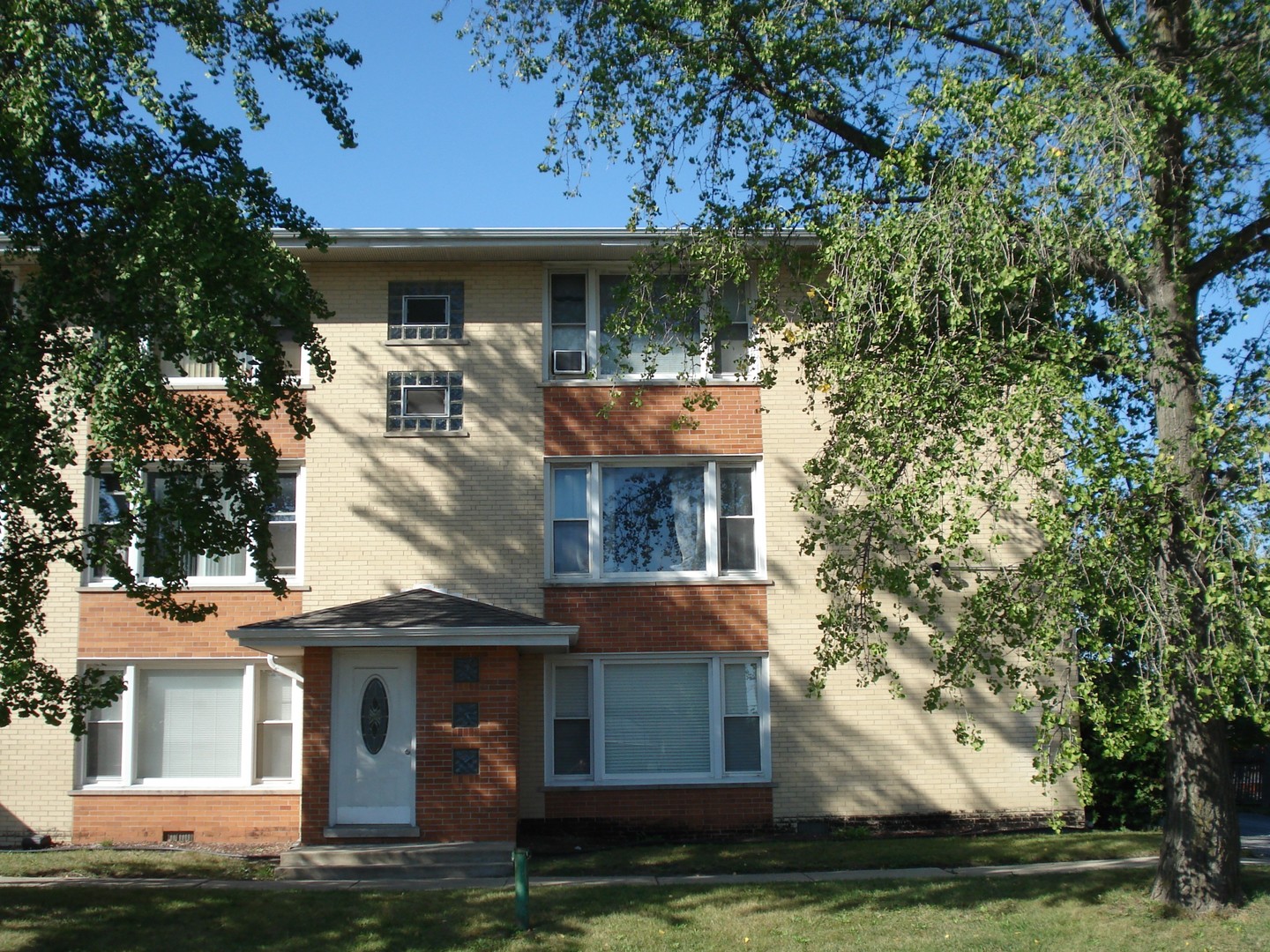 8751 W 79th Street #1, Justice, IL 60458
