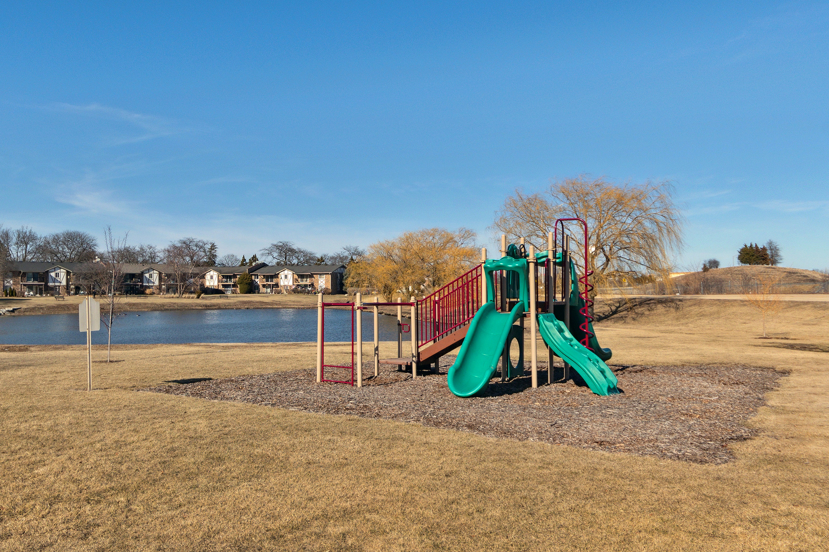 9S120 Lake Drive #201, Willowbrook, IL 60527
