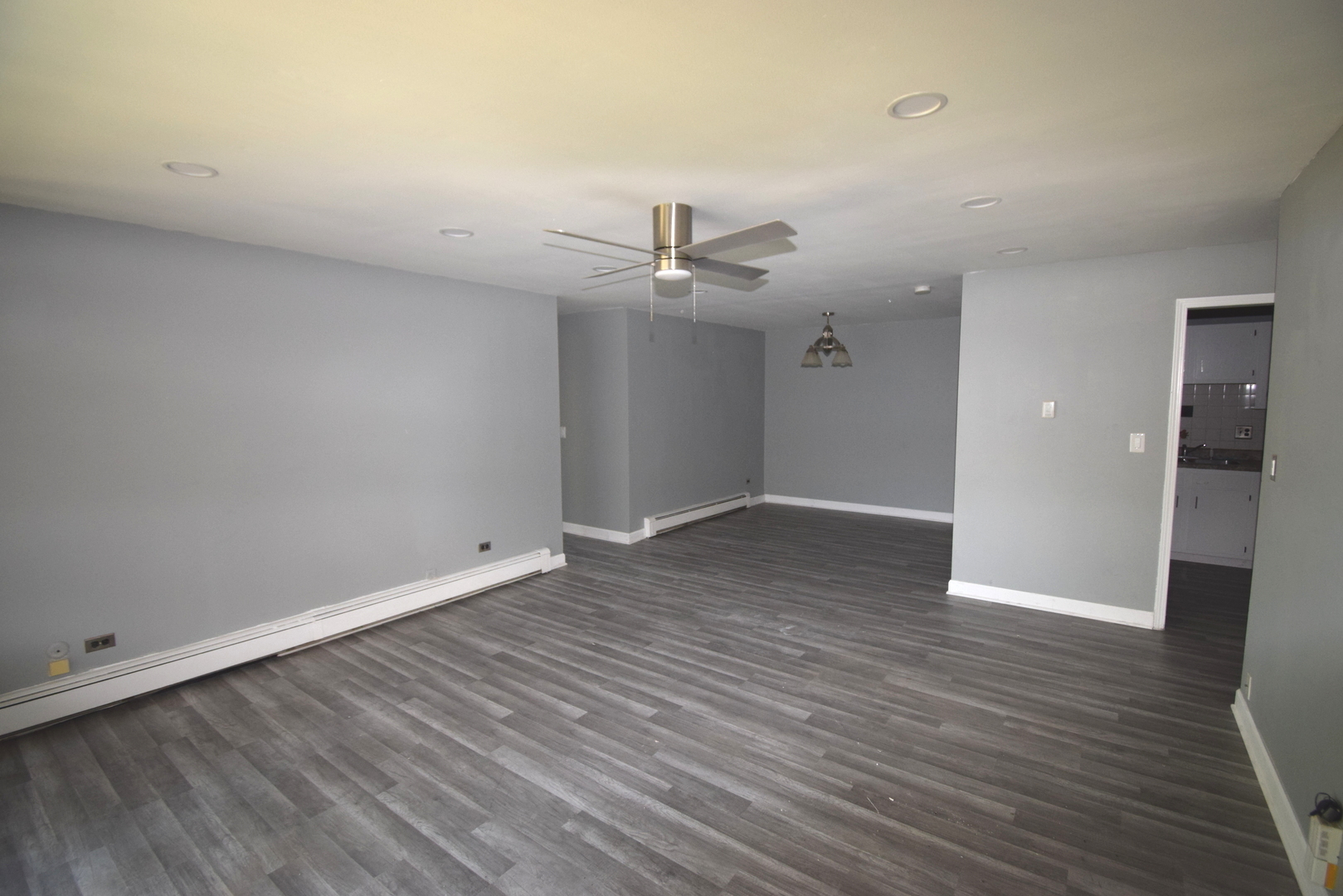 9S120 Lake Drive #201, Willowbrook, IL 60527