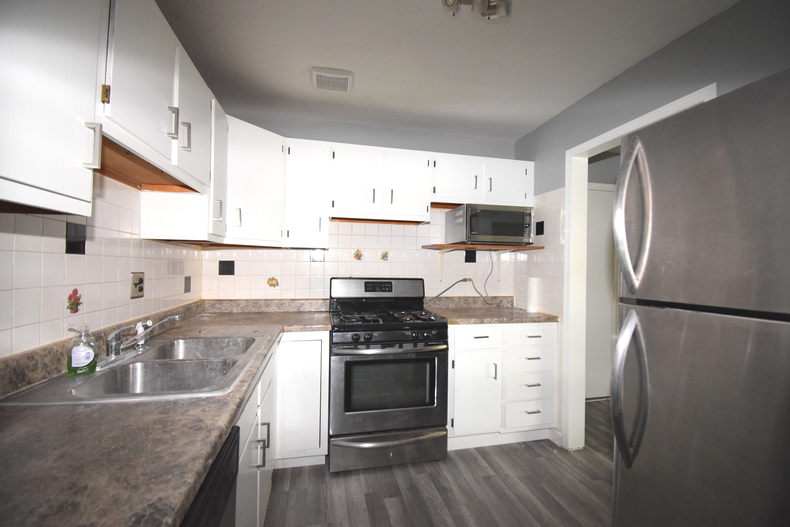 9S120 Lake Drive #201, Willowbrook, IL 60527