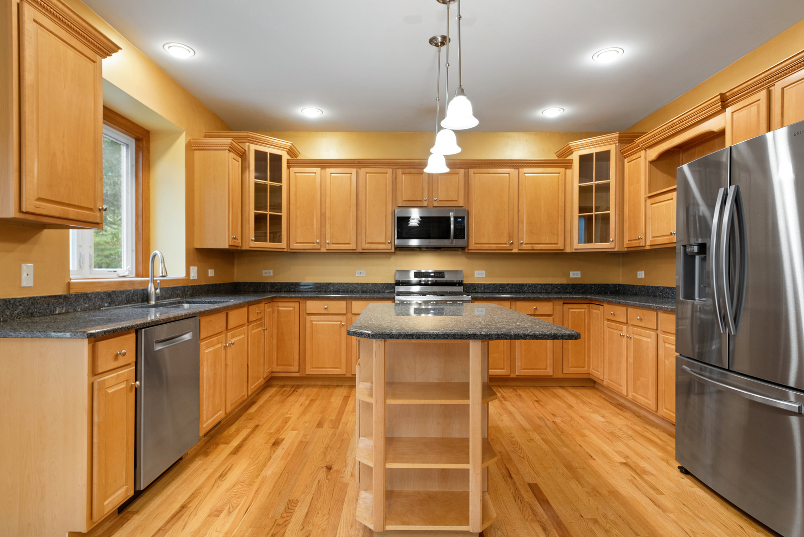 411 BAYBERRY Drive, Oswego, IL 60543