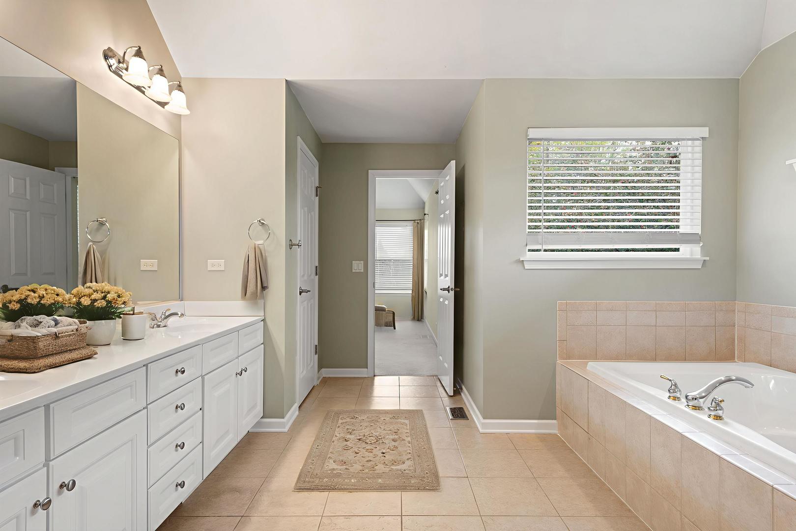 411 BAYBERRY Drive, Oswego, IL 60543