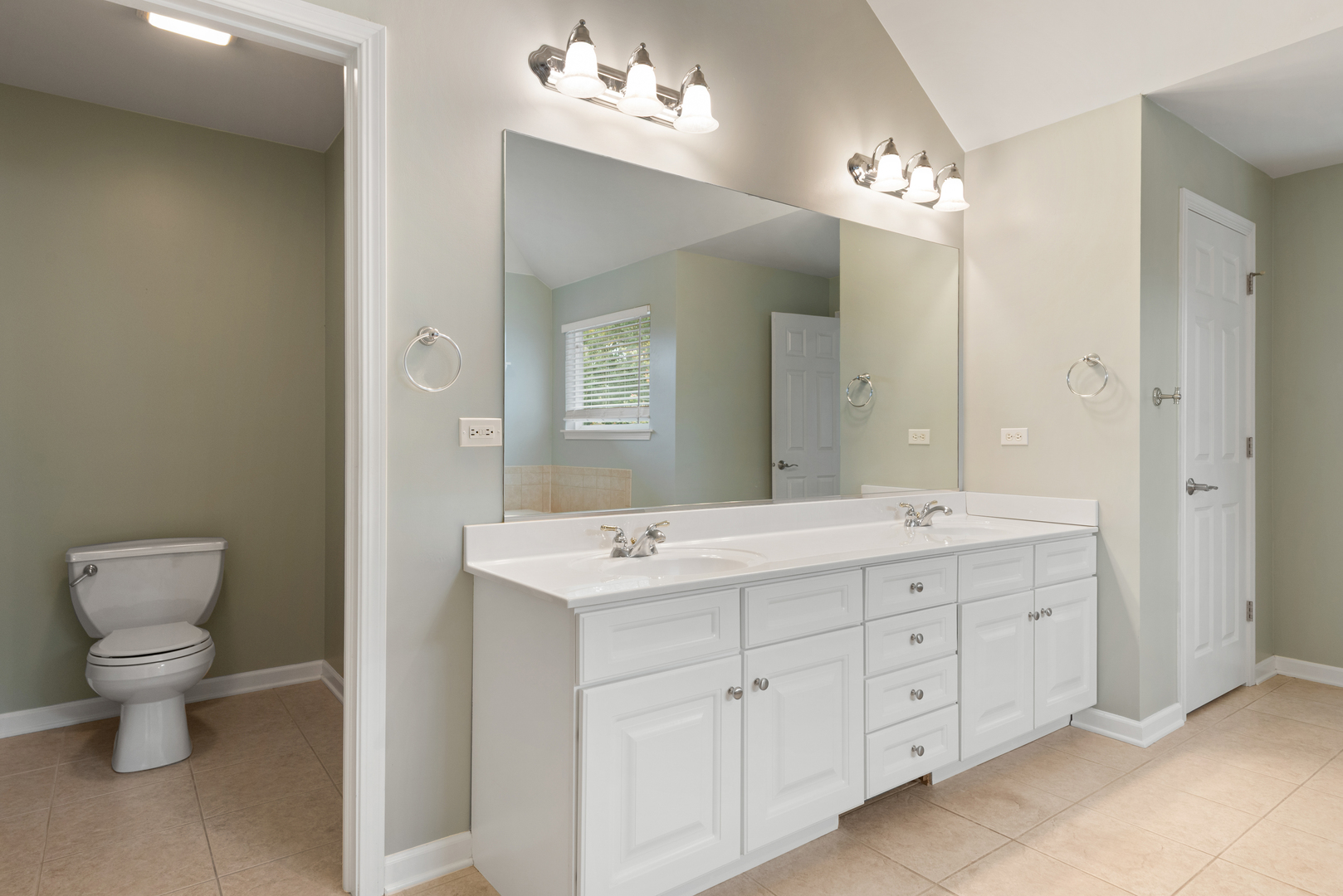 411 BAYBERRY Drive, Oswego, IL 60543