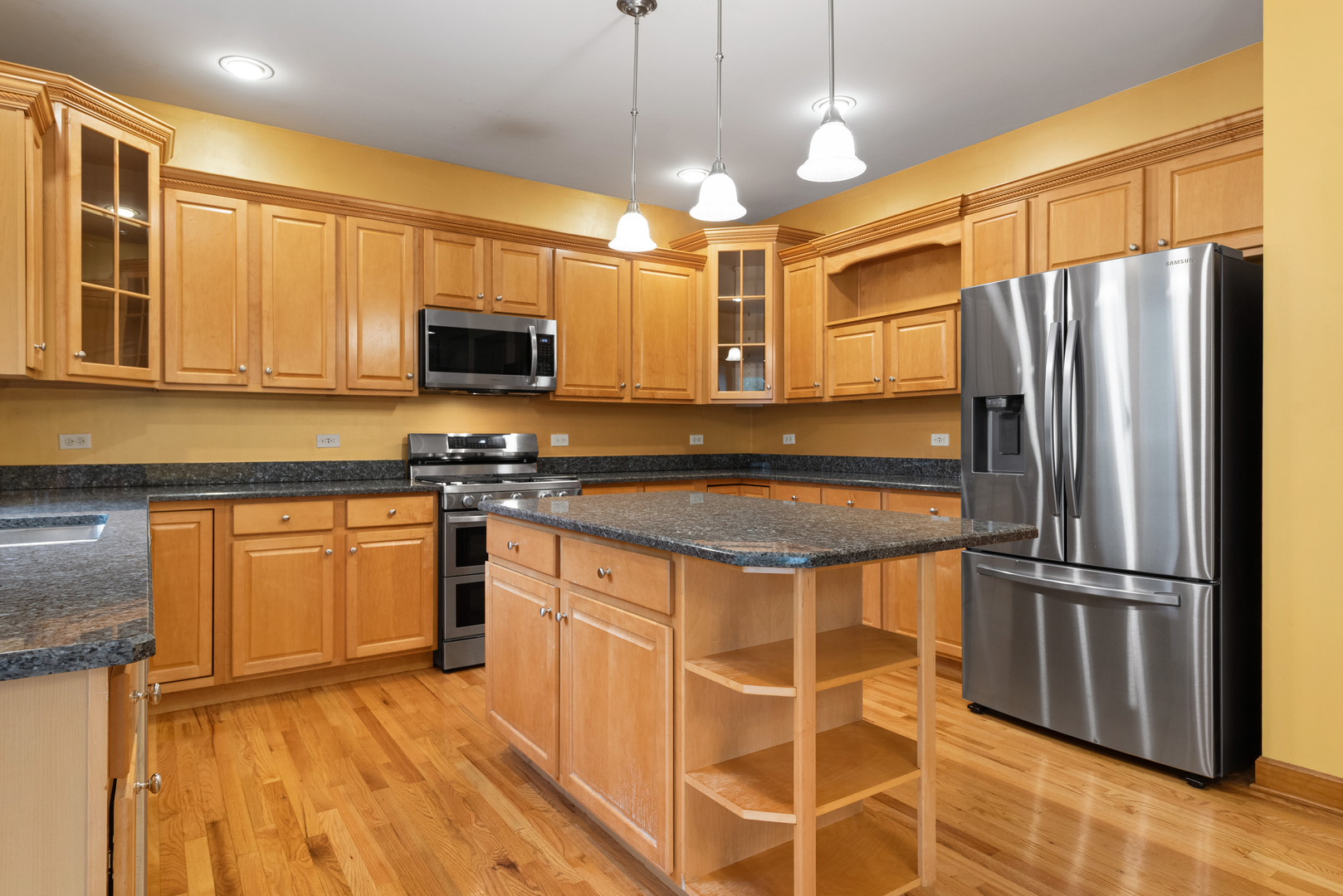 411 BAYBERRY Drive, Oswego, IL 60543