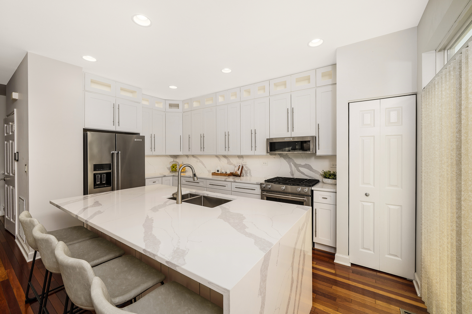 2930 Glacier Way #A, Wauconda, IL 60084