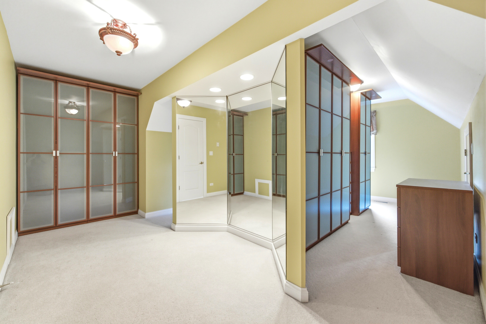 37W004 Ridgewood Drive, St. Charles, IL 60175