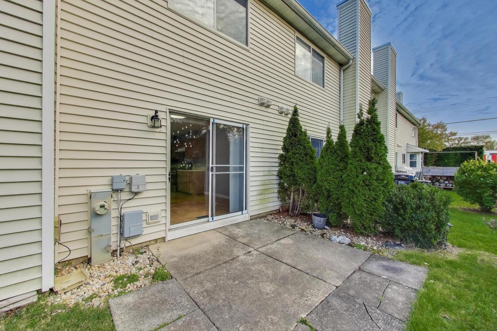 106 BRITTANY Drive, Streamwood, IL 60107