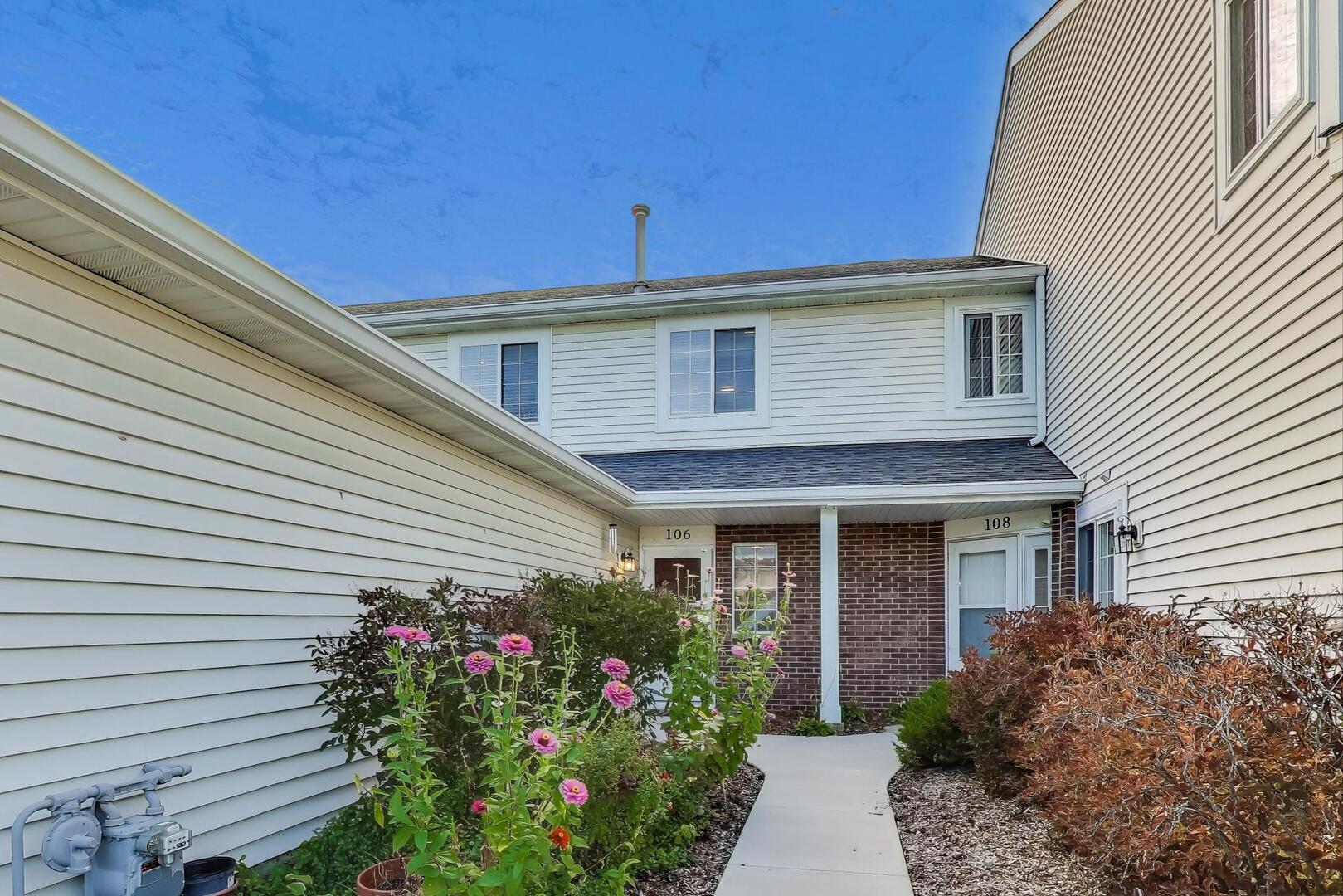 106 BRITTANY Drive, Streamwood, IL 60107