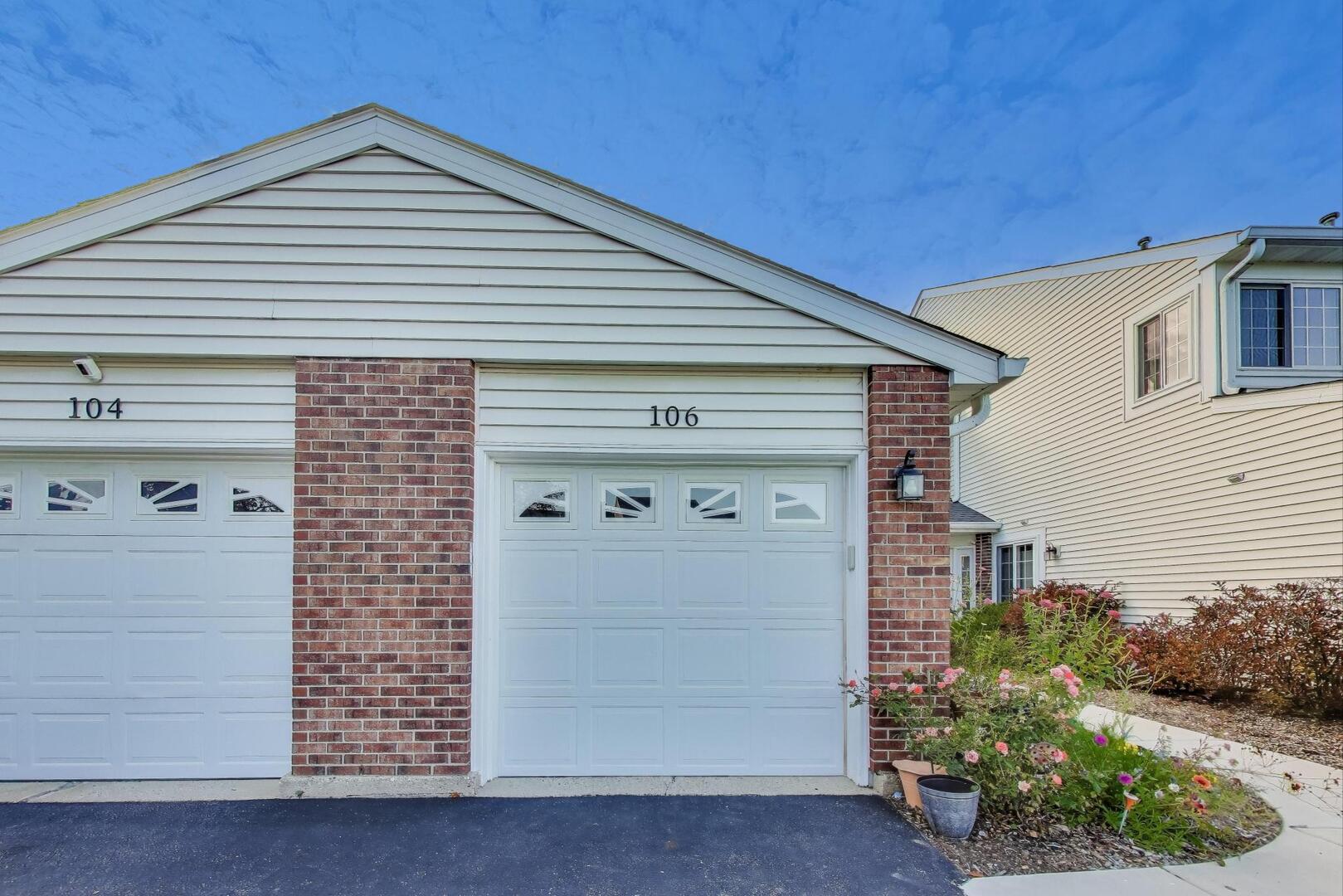 106 BRITTANY Drive, Streamwood, IL 60107