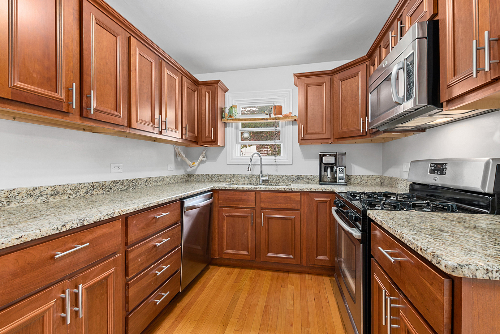 18434 Dundee Avenue, Homewood, IL 60430