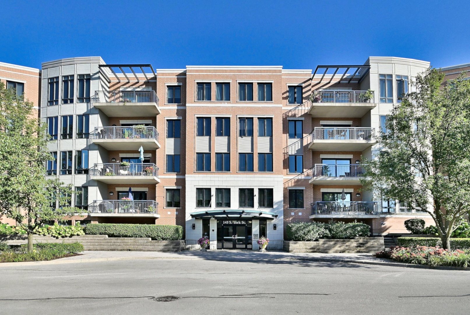 145 S York Street #404, Elmhurst, IL 60126